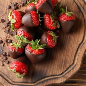 Chocolate Covered Strawberries - Urban Meadow®